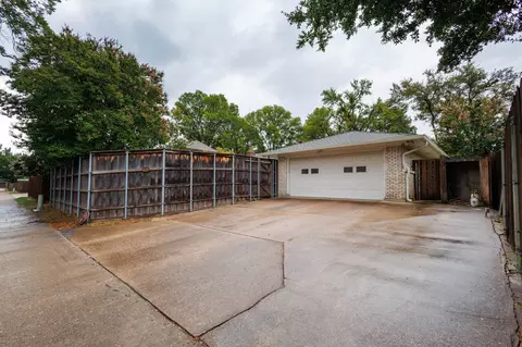 Exterior - 605 E Spring Valley Rd, Richardson, TX 75081 photo 2 of 4