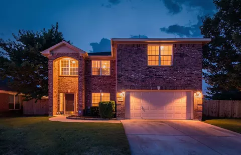 9600 Fox Hill Dr, Fort Worth, TX 76131
