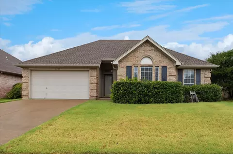 7725 Pear Tree Ln, Watauga, TX 76148