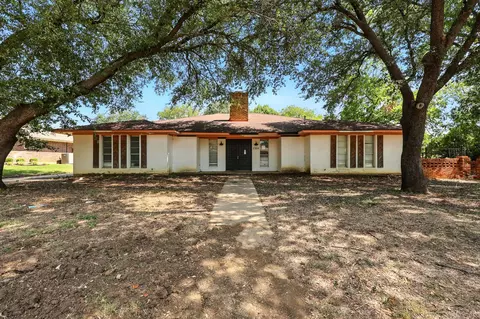 2304 Royal Acres Dr, Denton, TX 76209