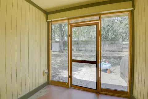 Exterior - 1605 Woodpath Dr, Euless, TX 76039 photo 5 of 9