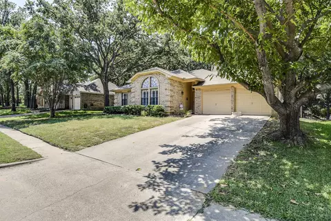 Exterior - 1605 Woodpath Dr, Euless, TX 76039 photo 3 of 9