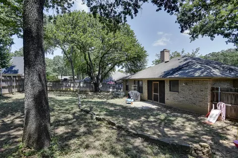 Exterior - 1605 Woodpath Dr, Euless, TX 76039 photo 8 of 9