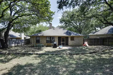 Exterior - 1605 Woodpath Dr, Euless, TX 76039 photo 7 of 9