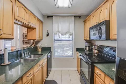 Kitchen - 1605 Woodpath Dr, Euless, TX 76039 photo 4 of 4
