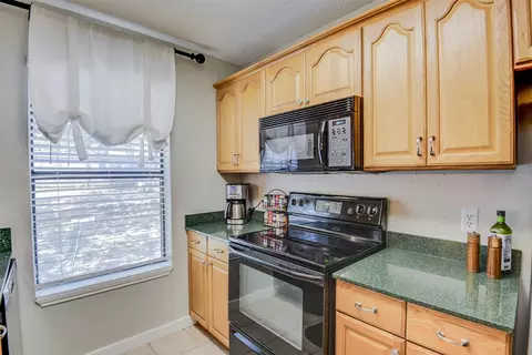 Kitchen - 1605 Woodpath Dr, Euless, TX 76039 photo 2 of 4