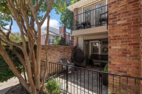 7510 Holly Hill Dr #142, Dallas, TX 75231