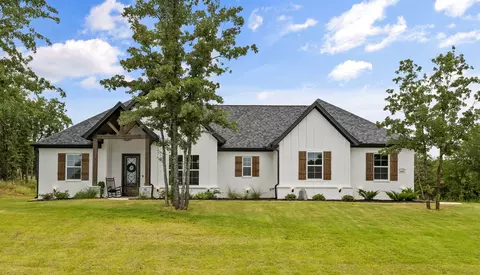 9041 Valley Oak Ct, Springtown, TX 76082