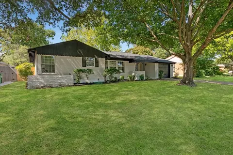 3613 W Seminary Dr, Fort Worth, TX 76109