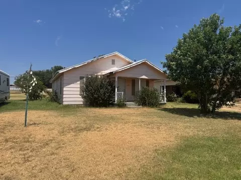 607 E Lee St, Rotan, TX 79546