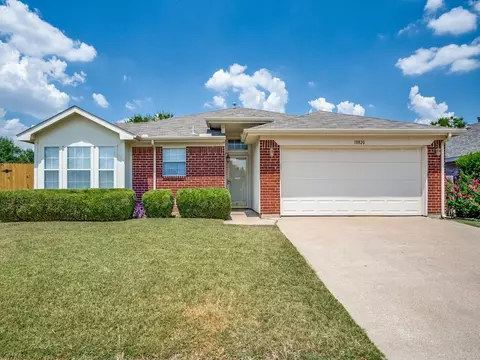 10820 Edgewater Dr, Benbrook, TX 76126