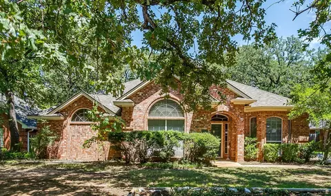 617 Parkridge Blvd, Burleson, TX 76028