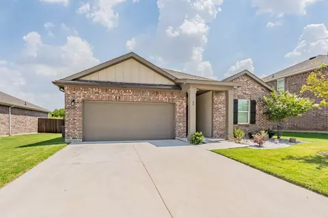 29 Glen Crossings Rd, Edgecliff Village, TX 76134