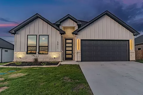 5811 Stonegate Cir, Granbury, TX 76048