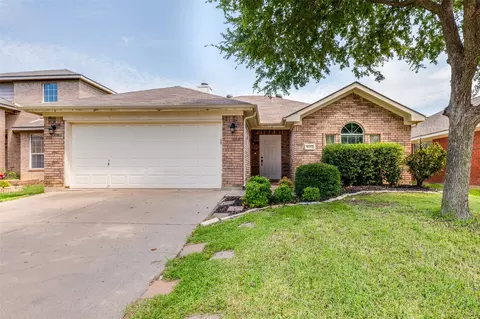 9013 Winding River Dr, Fort Worth, TX 76118
