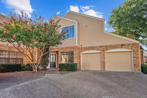 213 Cimarron Trl #2, Irving, TX 75063