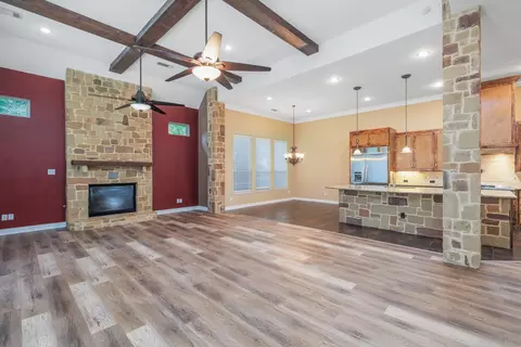 Living - 609 Knott Ct, Euless, TX 76039 photo 2 of 5