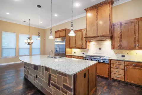 Kitchen - 609 Knott Ct, Euless, TX 76039 photo 2 of 3