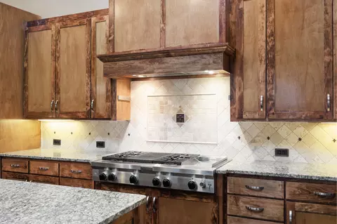 Kitchen - 609 Knott Ct, Euless, TX 76039 photo 3 of 3