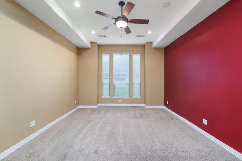 Living - 609 Knott Ct, Euless, TX 76039 photo 4 of 5