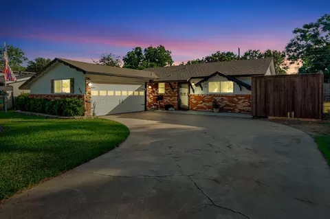 909 Dee Ln, Bedford, TX 76022