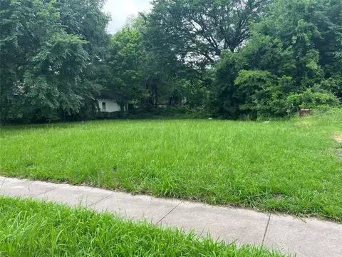 718 SW 1st, Paris, TX 75460