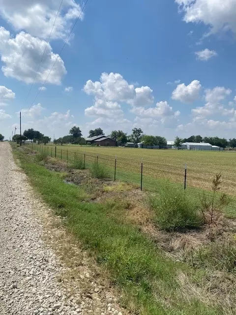 449 County Road 403, Lott, TX 76656