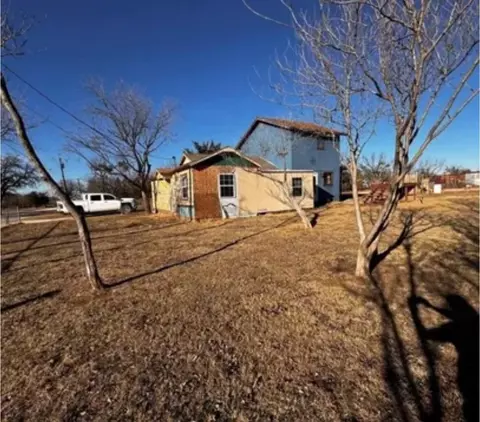 1405 N 3rd St, Bangs, TX 76823 photo 3