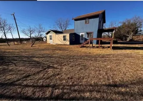 1405 N 3rd St, Bangs, TX 76823
