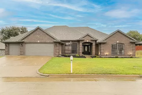 1642 Oxford Dr, Kaufman, TX 75142