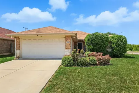 9100 Saint Barts Rd, Fort Worth, TX 76123