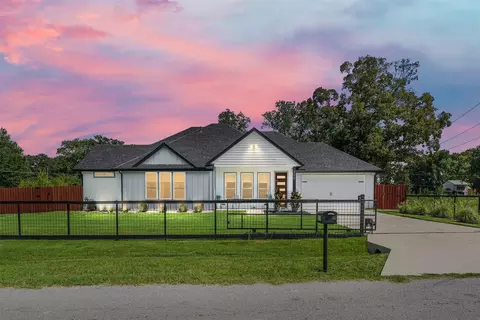 829 Maloma Rd, Tool, TX 75143