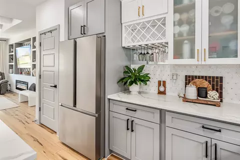 Kitchen - 829 Maloma Rd, Tool, TX 75143 photo 6 of 7