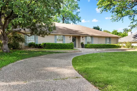 8621 Rampart Pl, Shreveport, LA 71106