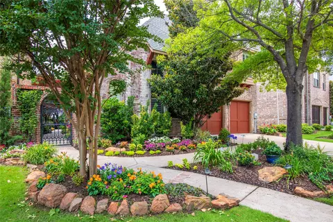 33 Glistening Pond Dr, Frisco, TX 75034