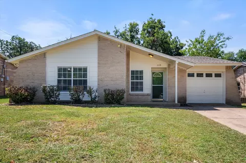 1110 Rosewood Ln, Arlington, TX 76010
