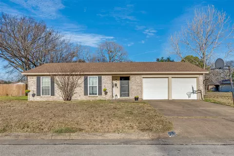 600 Sue Ann Ln, Burleson, TX 76028
