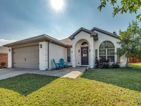 312 Sagebrush Ln, Waxahachie, TX 75165