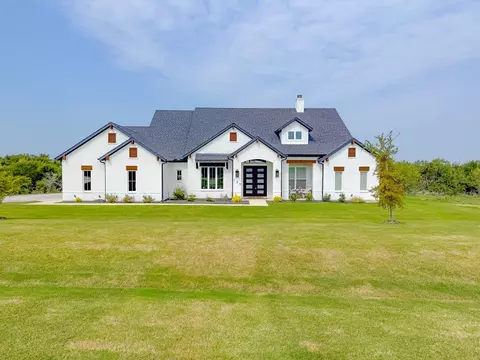 153 Barefoot Bay Blvd, Corsicana, TX 75109