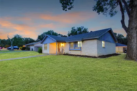 853 Royal Ter, Hurst, TX 76053