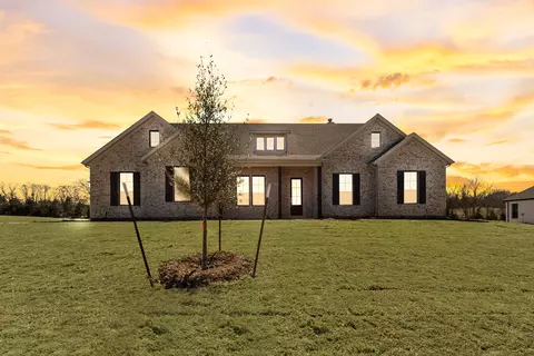 1040 Julian Dr, Van Alstyne, TX 75495