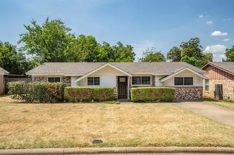 917 Bryan Dr, Bedford, TX 76022