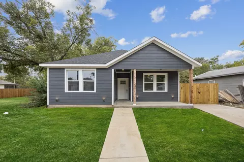 1220 E Leuda St, Fort Worth, TX 76104