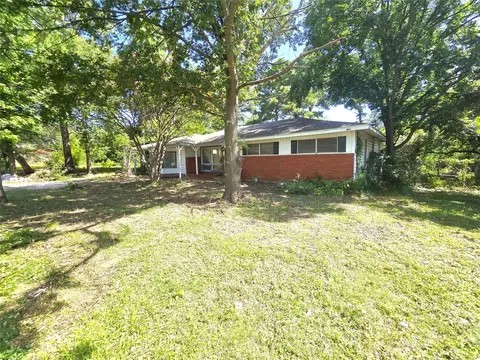 404 W Hillcrest St, Keene, TX 76059