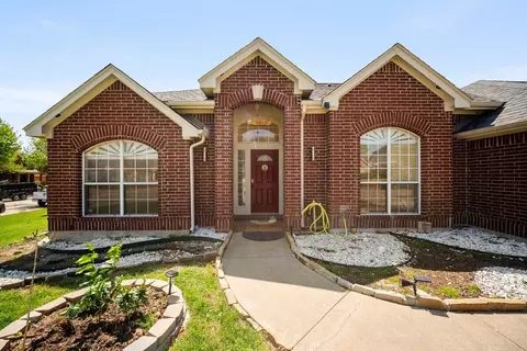 2112 Perry Dr, Mansfield, TX 76063