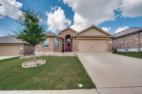 9904 Huntersville Trl, Fort Worth, TX 76108