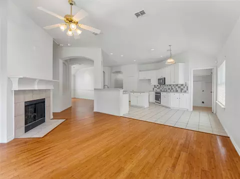 404 Fountainside Dr, Euless, TX 76039