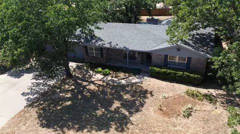 520 Crestwood Dr, Eastland, TX 76448