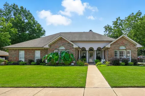 3200 Deerfield Dr, Denton, TX 76208