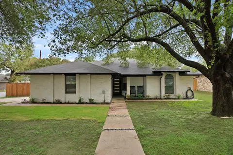 932 Rosebud Dr, Azle, TX 76020